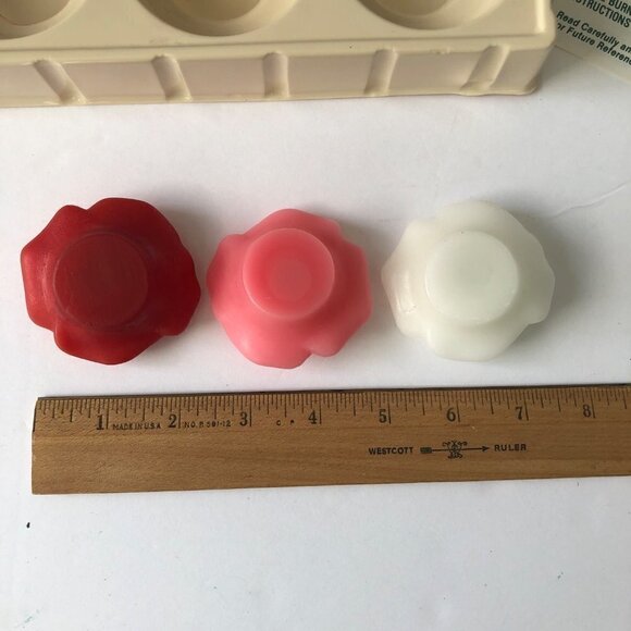 VINTAGE Avon Soft Rose Floating Candles 3 Pc Set Fragrance New In Box Red Pink - Picture 4 of 7